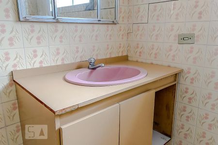 Casa de condomínio à venda com 182m², 3 quartos e 2 vagasDetalhe Banheiro