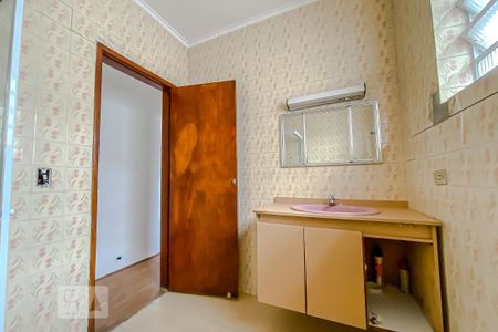 Casa de condomínio à venda com 182m², 3 quartos e 2 vagasBanheiro