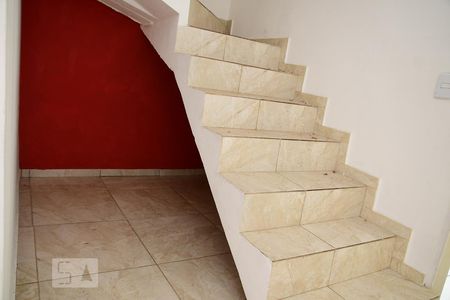 Escada de casa para alugar com 2 quartos, 80m² em Vila São Joaquim, Cotia