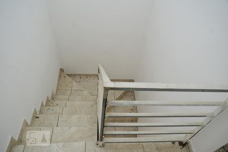 Casa para alugar com 80m², 2 quartos e 1 vaga Casa para alugar com 80m², 2 quartos e 1 vagaEscada