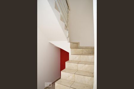 Escada de casa para alugar com 2 quartos, 80m² em Vila São Joaquim, Cotia