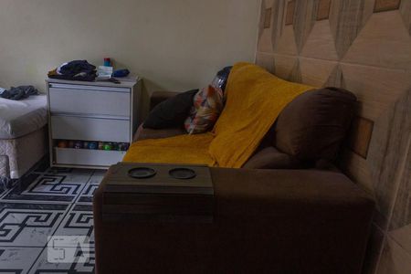 Detalhe sala de casa para alugar com 1 quarto, 80m² em Nova Mirim, Praia Grande