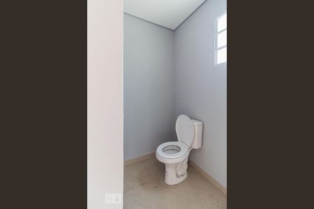 Banheiro de Serviço de casa de condomínio à venda com 2 quartos, 80m² em Jardim das Maravilhas, Santo André