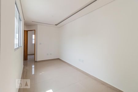 Sala de casa de condomínio à venda com 2 quartos, 80m² em Jardim das Maravilhas, Santo André