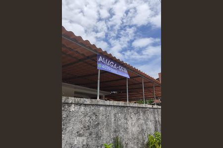 Casa para alugar com 65m², 2 quartos e 1 vaga Casa para alugar com 65m², 2 quartos e 1 vagaPlaquinha em Fachada frente Rua principal