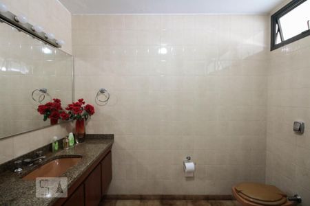 Casa para alugar com 300m², 4 quartos e 3 vagasBanheiro Social