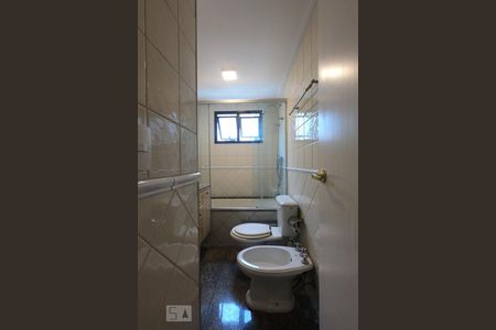 Apartamento à venda com 140m², 3 quartos e 3 vagasBanheiro da Suíte 3