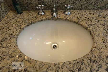 Apartamento à venda com 140m², 3 quartos e 3 vagasBanheiro da Suíte 2