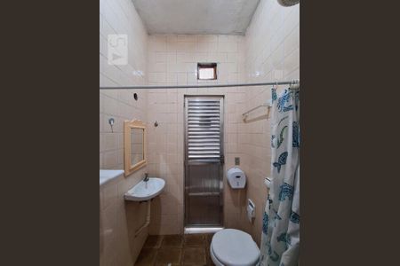 Casa à venda com 240m², 6 quartos e 5 vagas Casa à venda com 240m², 6 quartos e 5 vagasBanheiro de Serviço