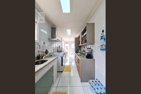 Casa à venda com 240m², 6 quartos e 5 vagas Casa à venda com 240m², 6 quartos e 5 vagasCozinha