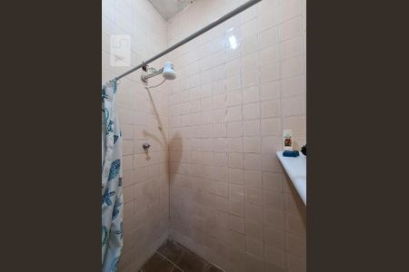 Casa à venda com 240m², 6 quartos e 5 vagas Casa à venda com 240m², 6 quartos e 5 vagasBanheiro de Serviço