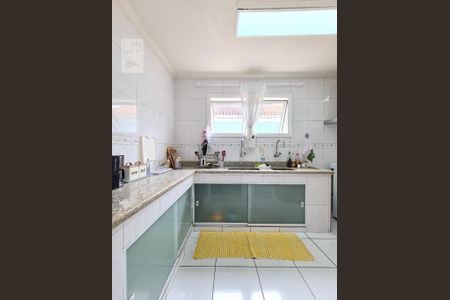 Casa à venda com 240m², 6 quartos e 5 vagas Casa à venda com 240m², 6 quartos e 5 vagasCozinha