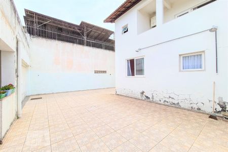Casa à venda com 240m², 6 quartos e 5 vagas Casa à venda com 240m², 6 quartos e 5 vagasÁrea Externa de Fundos 1