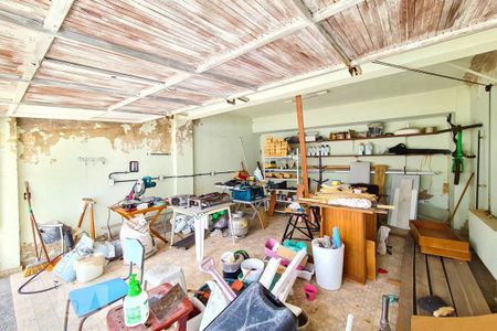 Casa à venda com 240m², 6 quartos e 5 vagas Casa à venda com 240m², 6 quartos e 5 vagasGaragem Coberta