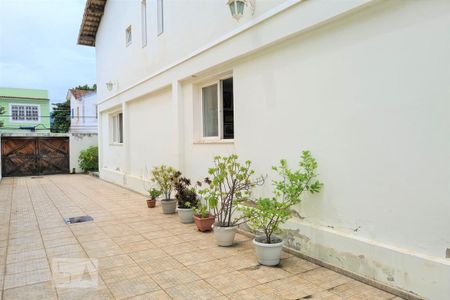 Casa à venda com 240m², 6 quartos e 5 vagas Casa à venda com 240m², 6 quartos e 5 vagasGaragem