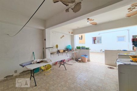 Casa à venda com 240m², 6 quartos e 5 vagas Casa à venda com 240m², 6 quartos e 5 vagasÁrea de Serviço