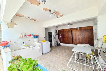 Casa à venda com 240m², 6 quartos e 5 vagas Casa à venda com 240m², 6 quartos e 5 vagasÁrea de Serviço