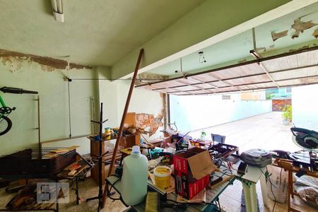 Casa à venda com 240m², 6 quartos e 5 vagas Casa à venda com 240m², 6 quartos e 5 vagasGaragem Coberta