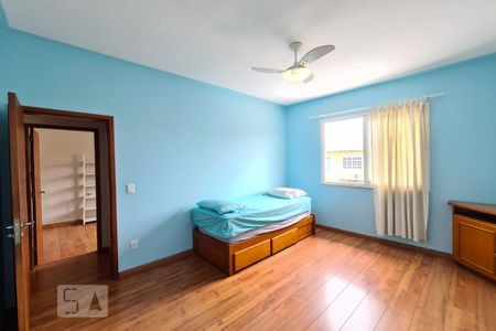 Casa à venda com 240m², 6 quartos e 5 vagas Casa à venda com 240m², 6 quartos e 5 vagasQuarto 5