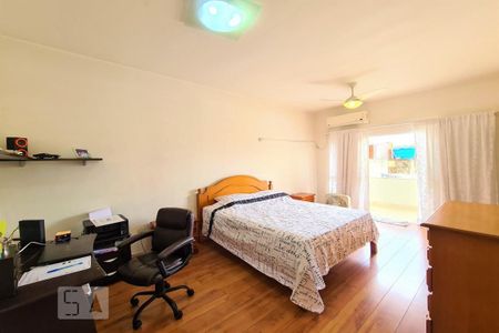 Casa à venda com 240m², 6 quartos e 5 vagas Casa à venda com 240m², 6 quartos e 5 vagasSuíte