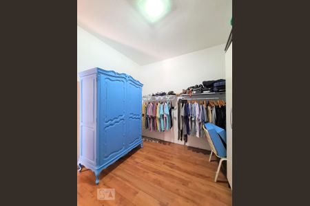 Casa à venda com 240m², 6 quartos e 5 vagas Casa à venda com 240m², 6 quartos e 5 vagasCloset da Suíte