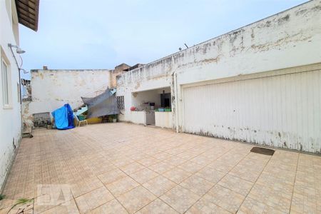 Casa à venda com 240m², 6 quartos e 5 vagas Casa à venda com 240m², 6 quartos e 5 vagasÁrea Externa de Fundos 1