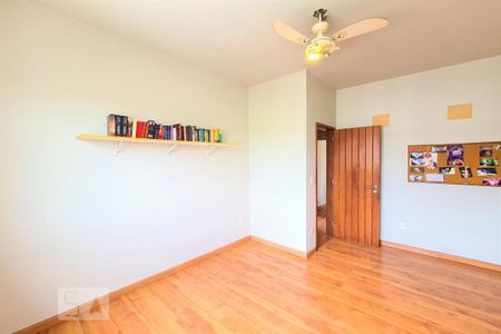 Casa à venda com 240m², 6 quartos e 5 vagas Casa à venda com 240m², 6 quartos e 5 vagasQuarto 6