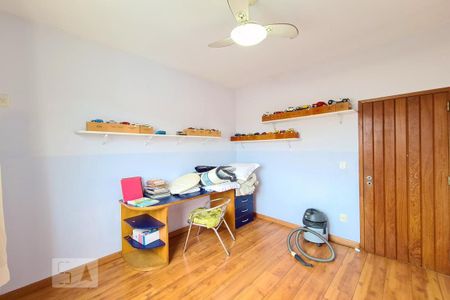 Casa à venda com 240m², 6 quartos e 5 vagas Casa à venda com 240m², 6 quartos e 5 vagasQuarto 4