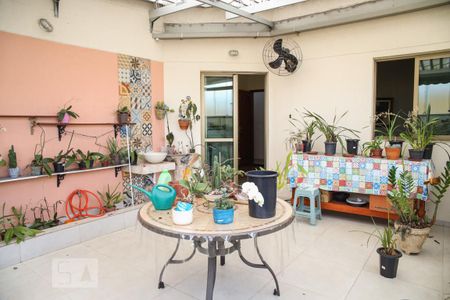 Apartamento para alugar com 138m², 2 quartos e 1 vagaQuintal