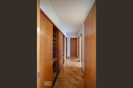 Corredor  de apartamento para alugar com 2 quartos, 120m² em Lourdes, Belo Horizonte