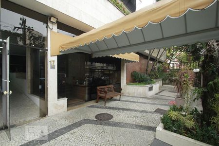 Apartamento à venda com 86m², 2 quartos e 1 vagaEntrada do Prédio