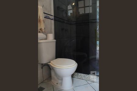 Casa de condomínio para alugar com 387m², 6 quartos e 2 vagasBanheiro - Área Externa