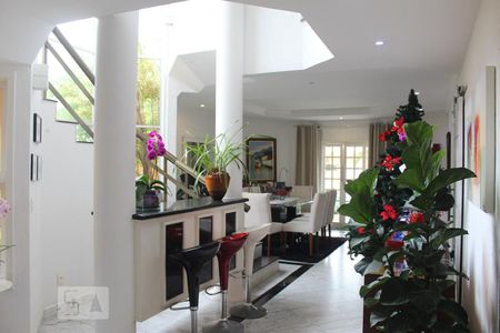 Sala de casa de condomínio para alugar com 6 quartos, 387m² em Recreio dos Bandeirantes, Rio de Janeiro