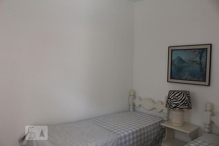 Casa de condomínio para alugar com 387m², 6 quartos e 2 vagasQuarto 2 - Fundos