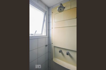 Apartamento à venda com 130m², 4 quartos e 2 vagasChuveiro do banheiro da suíte 1 