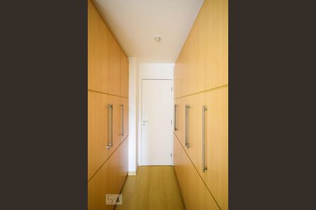 Apartamento à venda com 130m², 4 quartos e 2 vagasArmário da suíte 3