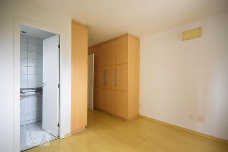 Apartamento à venda com 130m², 4 quartos e 2 vagasSuíte 3