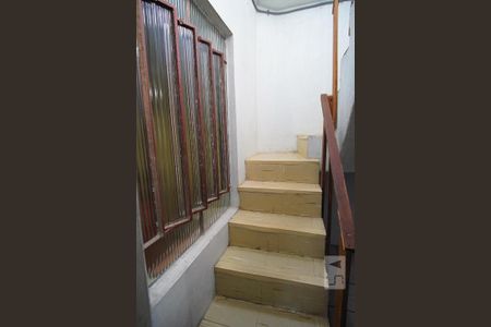 Casa à venda com 280m², 3 quartos e 2 vagasEscada