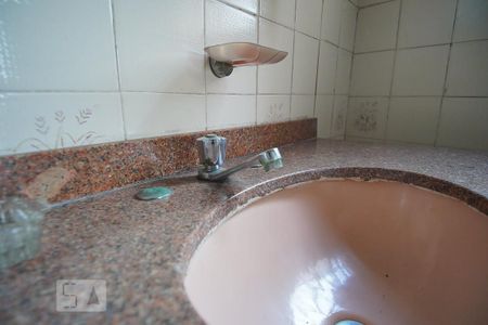 Casa à venda com 280m², 3 quartos e 2 vagasBanheiro- suite 