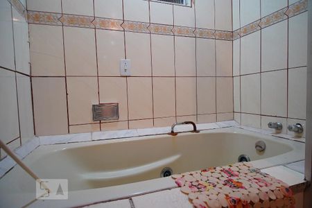 Casa à venda com 280m², 3 quartos e 2 vagasBanheiro