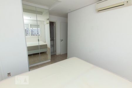 Suíte de apartamento à venda com 2 quartos, 56m² em Jardim Sabará, Porto Alegre