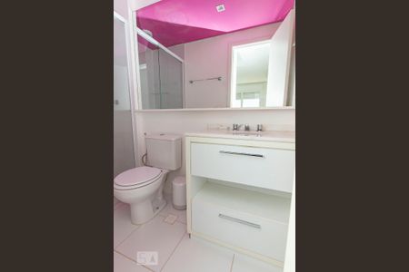 Banheiro da Suíte de apartamento à venda com 2 quartos, 56m² em Jardim Sabará, Porto Alegre