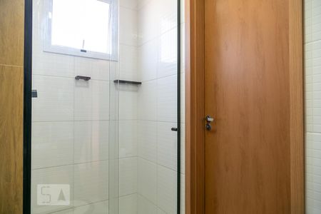 Banheiro de apartamento à venda com 2 quartos, 48m² em Vila Galvão, Guarulhos