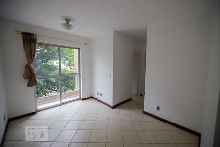 Sala de Apartamento com 2 quartos, 51m² Jardim Éster Yolanda