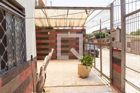 Fachada de casa à venda com 3 quartos, 65m² em Sarandi, Porto Alegre