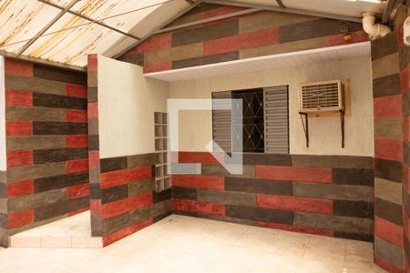 Garagem de casa à venda com 3 quartos, 65m² em Sarandi, Porto Alegre
