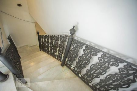 Casa à venda com 412m², 7 quartos e 3 vagasEscadas