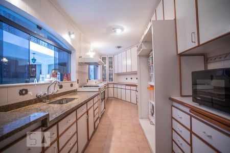 Casa à venda com 412m², 7 quartos e 3 vagasCozinha - Piscina