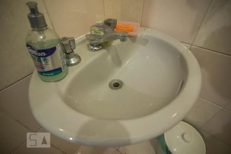 Casa à venda com 412m², 7 quartos e 3 vagasBanheiro de Serviço - Torneira