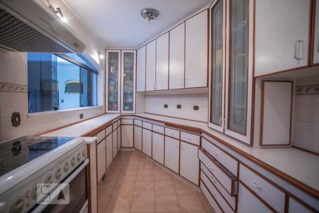 Casa à venda com 412m², 7 quartos e 3 vagasCozinha - Piscina